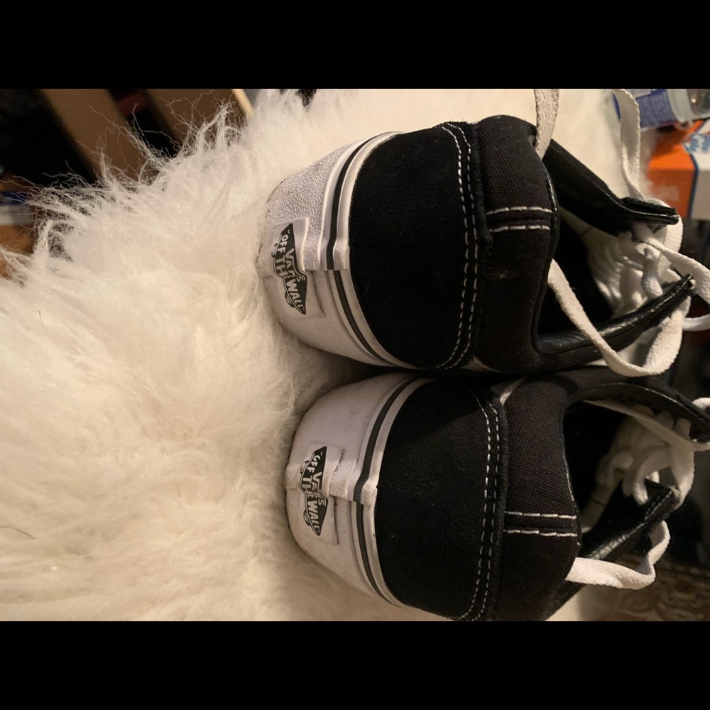 Vans - Picture 5 of 6